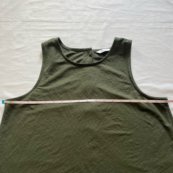 Cropped Crew-Neck Tank with Back Buttons - Picture 5 of 8